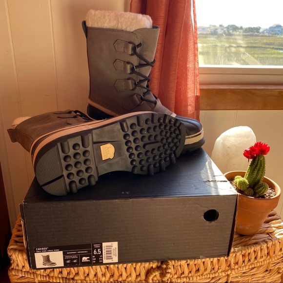 Sorel Caribou snow boots. - Picture 3 of 6